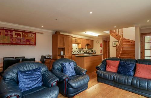 Kirriemuir House | Nantusi Cottage