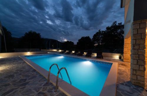 Trolokve House | Nany-Villa with heated pool