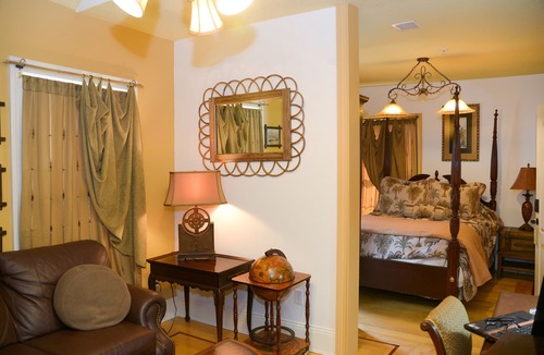 Springfield Bed & Breakfast | Naomi's Inn Bed & Breakfast