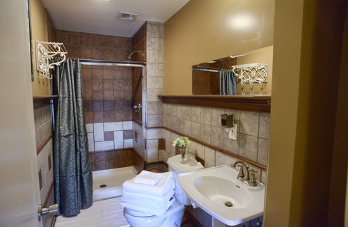 Springfield Bed & Breakfast | Naomi's Inn Bed & Breakfast