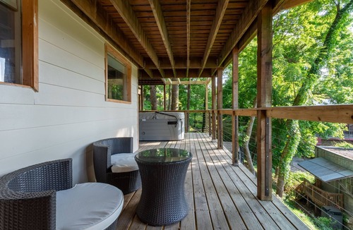 Eureka Springs Historic District Condo | NAPA Suite Hot Tub Downtown Original Art