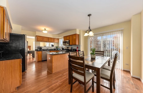 Naperville House | Naperville FHS Rental - Skylane Dr
