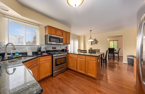 Naperville House | Naperville FHS Rental - Skylane Dr