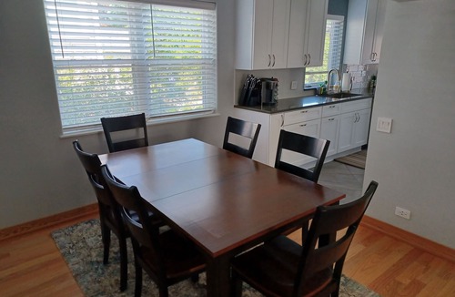 Naperville Apartment | Naperville Historic District walk to downtown, bars, restaurants, train, schools