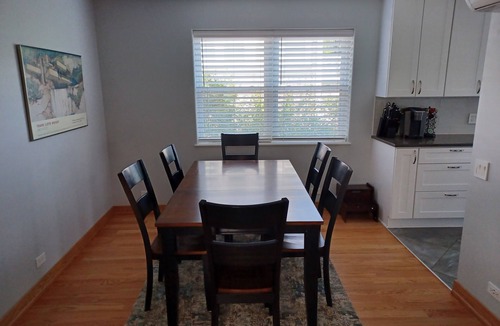 Naperville Apartment | Naperville Historic District walk to downtown, bars, restaurants, train, schools