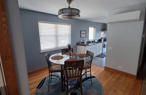 Naperville Apartment | Naperville Historic District walk to downtown, bars, restaurants, train, schools