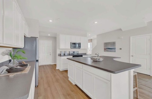 Fox Valley Condo | Naperville Luxury 3-bedroom