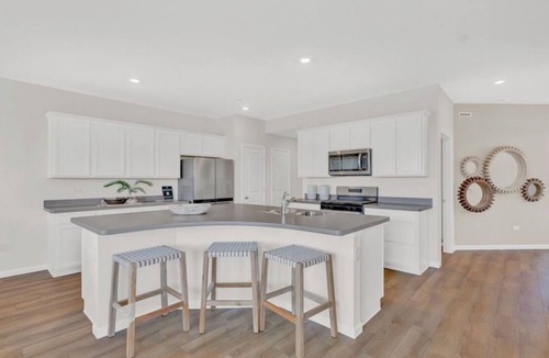 Fox Valley Condo | Naperville Luxury 3-bedroom