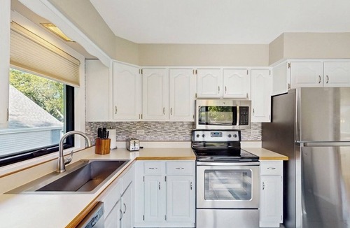 Naperville House | Naperville Spacious Nest - 3BDR/2.5 BTHR