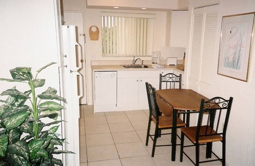 Pelican Bay Apartment | Naples Bay View condo - Block from Gulf Beach