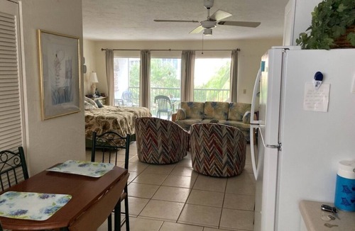 Pelican Bay Apartment | Naples Bay View condo - Block from Gulf Beach