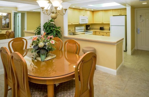 Old Naples Villa | Naples | Family Marina Base | Pool + Bay | 2BR Condo