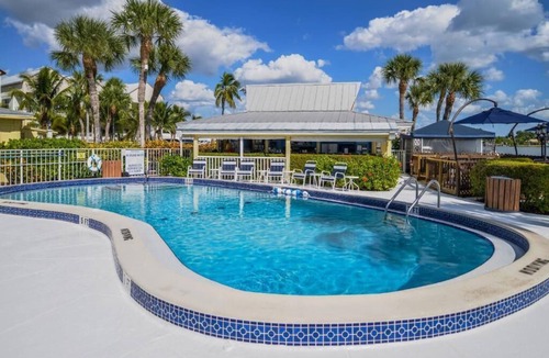 Old Naples Villa | Naples | Family Marina Base | Pool + Bay | 2BR Condo