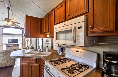 North Naples Cottage | Naples Home w/Lanai & Shared Pool < 4 Mi to Beach!