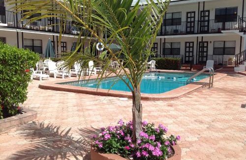 Central Beach Hotel | Napoli Belmar Resort