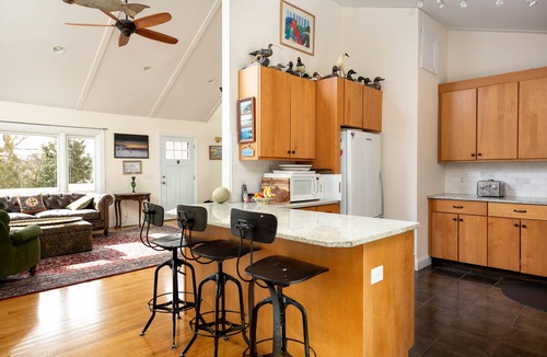 Wakefield-Peacedale House | Narragansett Beach