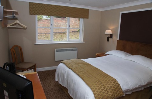 Litchborough Hotel | Narrowboat at Weedon