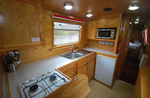 Middlewich Boat Rental | Narrowboat - Sleeps 2 - Casanova
