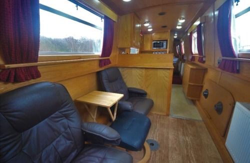 Middlewich Boat Rental | Narrowboat - Sleeps 2 - Casanova
