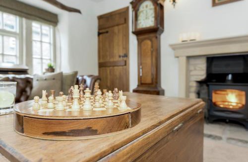 Fence House | Narrowgates Cottage