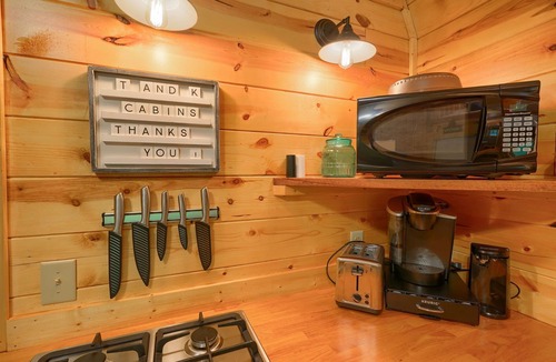 South Bloomingville Cabin | Narrows Haven | Hocking Hills, Couples Getaway