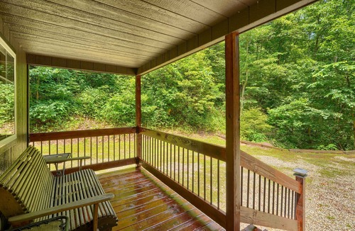 South Bloomingville Cabin | Narrows Haven | Hocking Hills, Couples Getaway