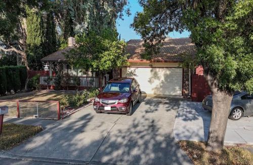 South San Jose House | NARVAEZ MASTER room private entry and bathroom