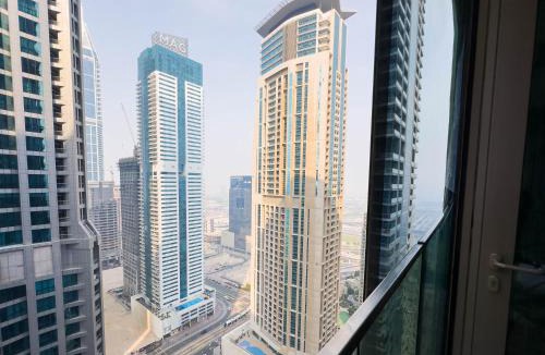 Dubai Marina Apartment | Naseem - Stylish 1BR Hotel Apartment Overlooking the Marina