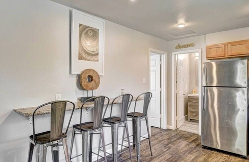 Round Rock Apartment | Nash A · Downtown Round Rock Group Getaway
