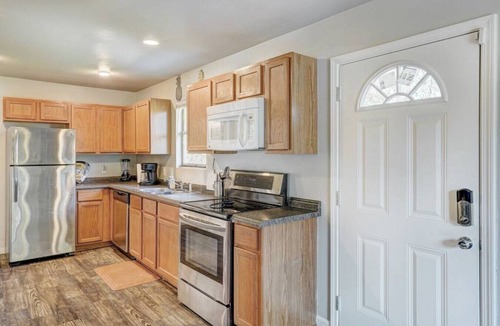 Round Rock Apartment | Nash A · Downtown Round Rock Group Getaway