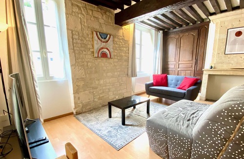 Centre Ancien Apartment | Nashira YourHostHelper
