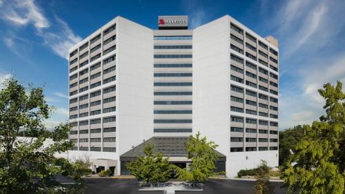 Merry Oaks Hotel | Nashville Airport Marriott