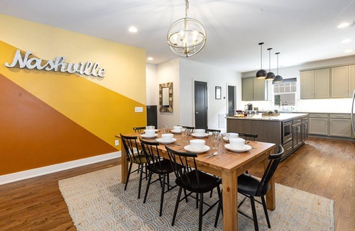 Historic Waverly House | Nashville Comfort-Mins to Broadway-12th S District