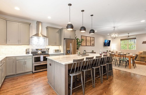Historic Waverly Cottage | Nashville Comfort-mins to Broadway-12th S District