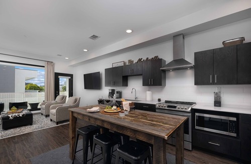 Edgehill Condo | Nashville Condo-Walking Distance to The Gulch, Free Parking, Private Balcony