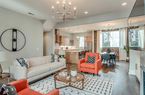 The Gulch Condo | Nashville Dreams - Sleeps 16 - Two Rooftops with Downtown view!