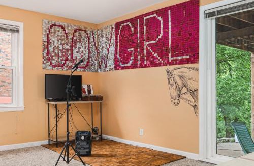 Hillwood House | Nashville Gem Grill Mini Pickleball Sleeps 12