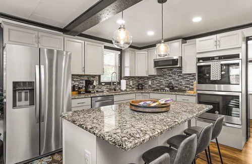 Inglewood House | Nashville Gem Near Opry & DWTN w/parking & LG Deck