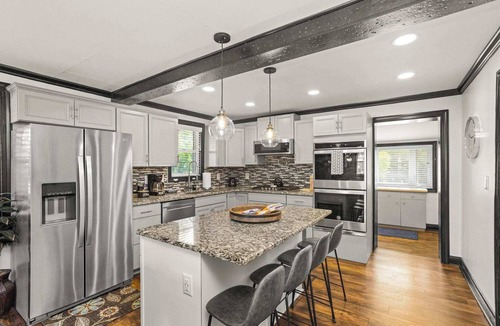 Inglewood House | Nashville Gem Near Opry & DWTN w/parking & LG Deck