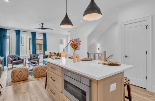 Katie Hill Neighborhood Apartment | Nashville Hideaway - Rooftop Patio w City Views