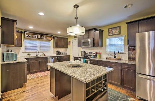 North Nashville House | Nashville Home w/Fire Pit & Yard, 3 Mi to Dwtn