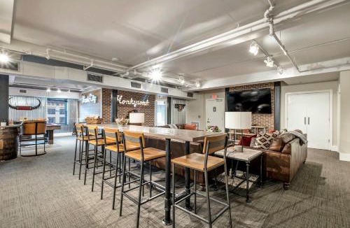 Downtown Nashville Apartment | Nashville Honky Tonk Suite 6 BR by Maddox Hotel