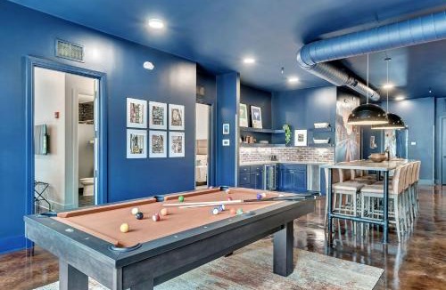 Downtown Nashville Apartment | Nashville Lower Broadway Suite 4BR by Maddox Hotel
