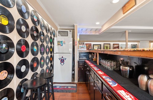 Nashville House | Nashville Magnolia | Karaoke, Bar, Fire Pit