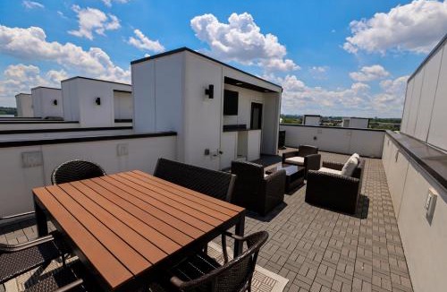 Haynes Area Villa | Nashville Riverfront Bliss