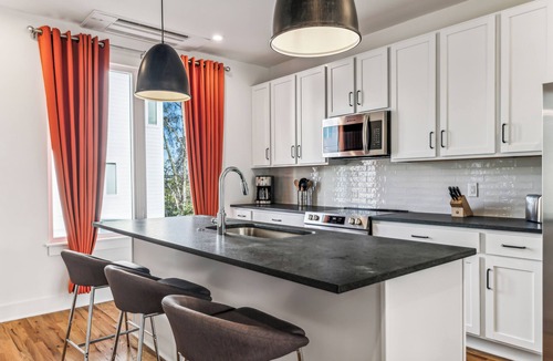 Nashville House | Nashville Rooftop Oasis! 8 min Broadway. Sleeps 12