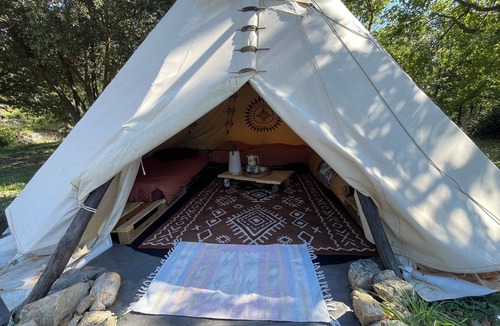 Trans-en-Provence Cabin | Naskapi a real Amerindian tepee