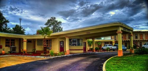 Yulee Hotel | Nassau Holiday Motel
