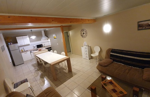 Saint-Malo-du-Bois Apartment | Nasturtium Studio (2 sleepls) 5 mn from Puy du Fou