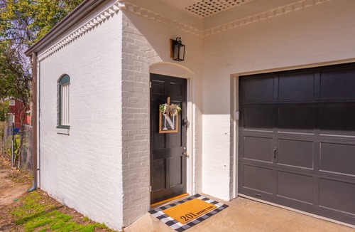 Natchez Apartment | Natchez Charm | 1/1 | Full Kitchen, King Bed, 2 Blocks from Mississippi River